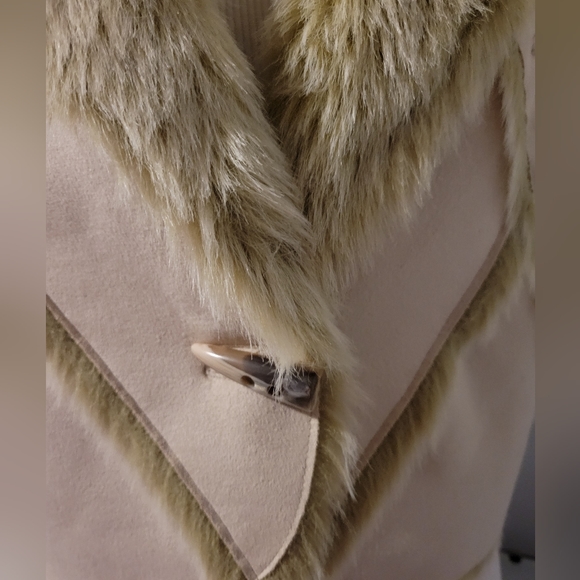 REVERSIBLE FAUX FUR SUEDE VEST - Picture 9 of 10